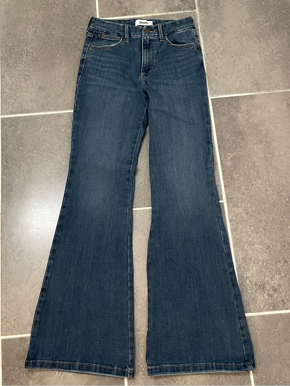 Wrangler Bespoke Flare Jeans size 26X32 - Picture 2 of 10